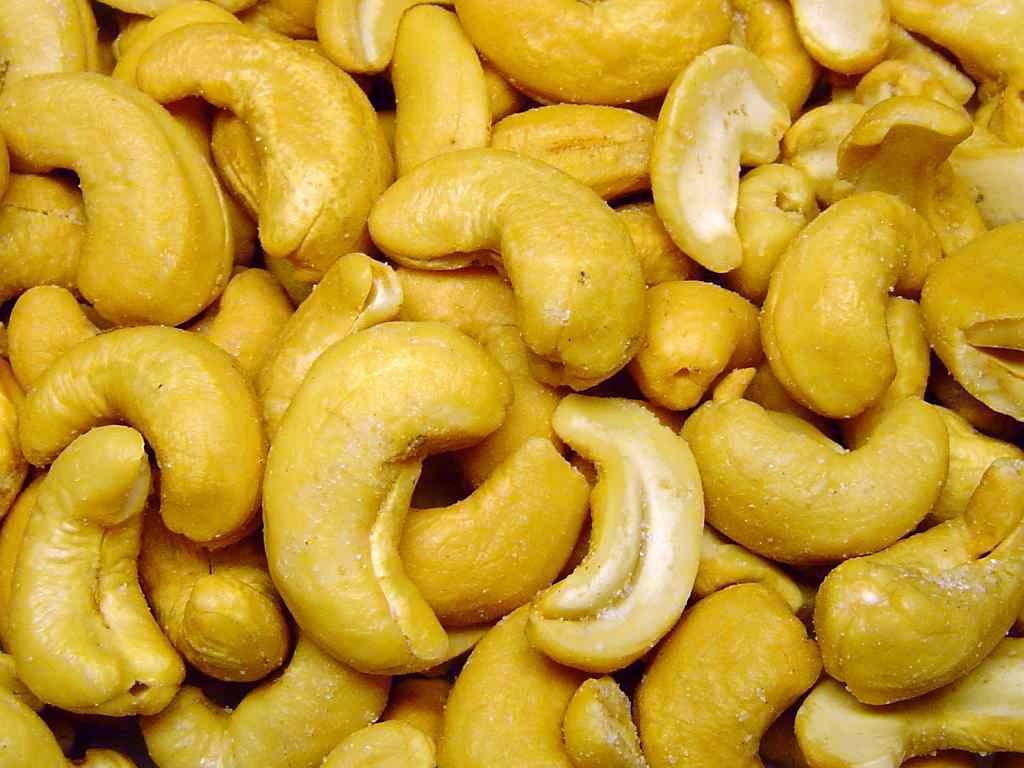 Whole Cashew Nuts (W240)